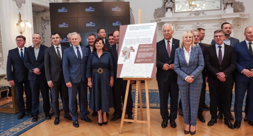 Zdjęcie: Spotkanie samorządowców, którzy tworzą Zintegrowane Inwestycje Terytorialne Legnicko-Głogowskiego Obszaru Funkcjonalnego. Fot. Urząd Miasta w Legnicy