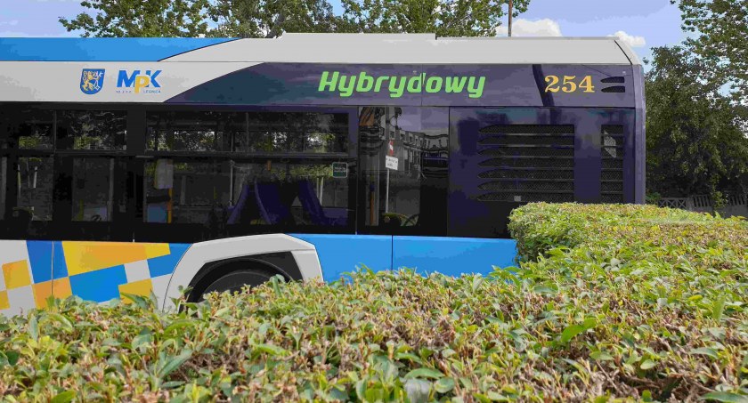 Zdjęcie: Autobus hybrydowy z floty MPK Legnica. Fot. Andrzej Trzeciak