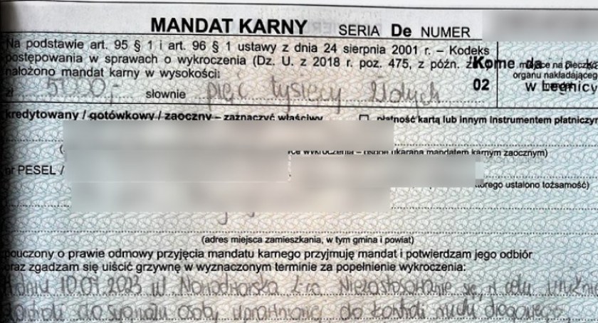 Zdjęcie: mandat na kwotę 5000 zł Fot.: KMP