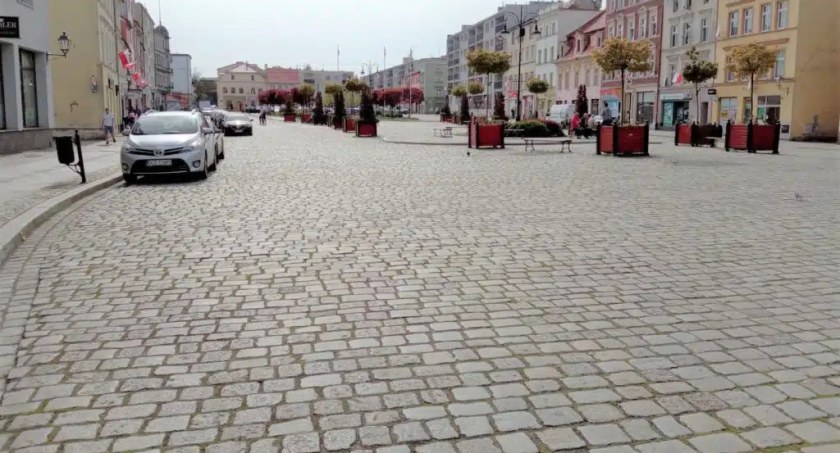 Zdjęcie: Rynek w Chojnowie po rewitalizacji z 2012 roku. Fot. Piotr Pabis