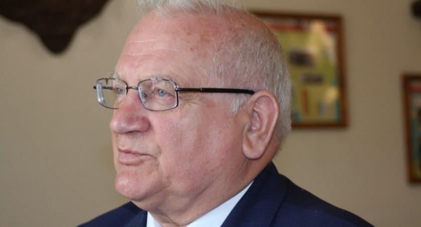 Zdjęcie: Tadeusz Samborski, były poseł, prezes Stowarzyszenia Kulturalnego Krajobrazy z Prochowic. Fot. Piotr Kanikowski