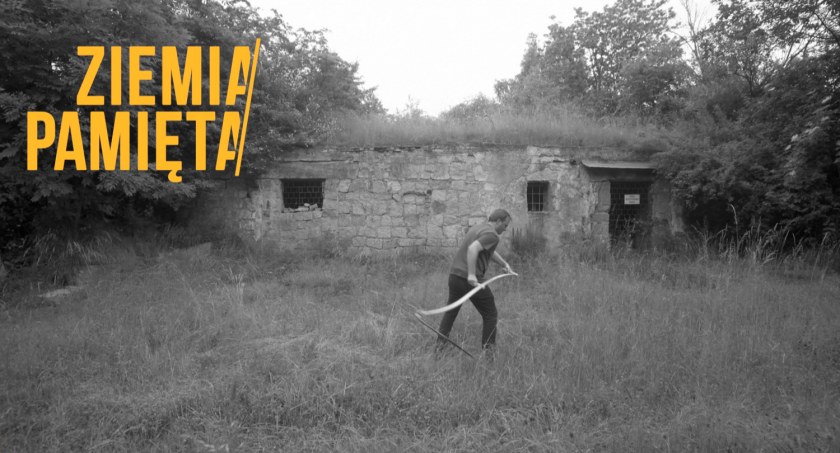 Zdjęcie: mężczyzna z kosą Fot.: Galeria Ring/Oscar Lebeck