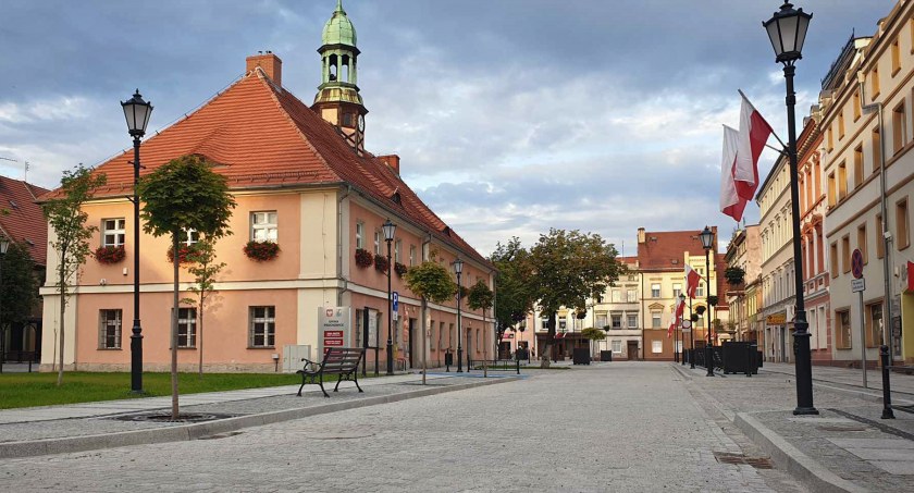 Zdjęcie: rynek w Prochowicach Fot.: A.Trzeciak/galeria: A.Jackiewicz, A.Trzeciak