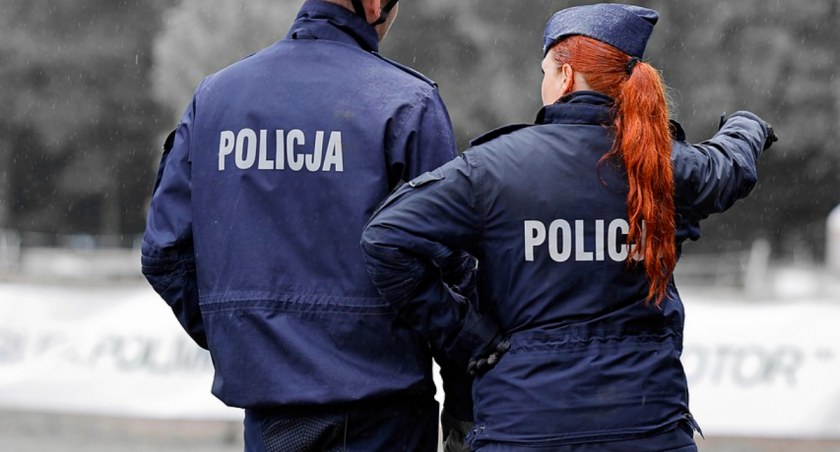 Zdjęcie ilustracyjne: policjant i policjntka. Fot. Pixabay