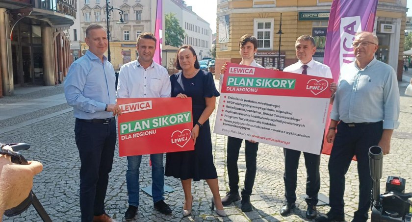 Zdjęcie: Arkadiusz Sikora (drugi od prawej) z działaczami Lewicy. Fot. Nowa Lewica