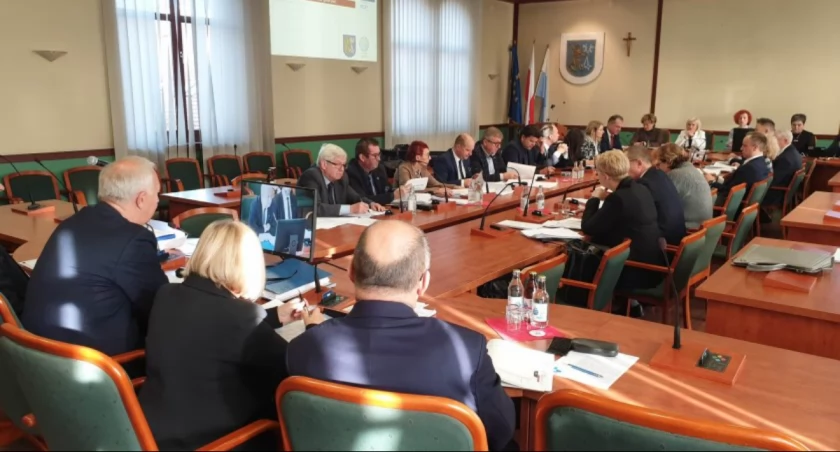 Zdjęcie: Sesja Rady Miejskiej Legnicy. Fot. Andrzej Trzeciak
