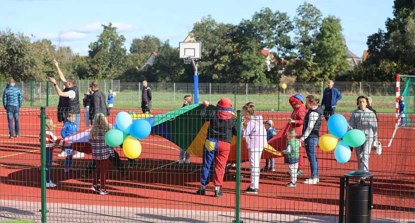 Zdjęcie: Kompleks sportowy w Taczalinie. Fot. Andrzej Trzeciak