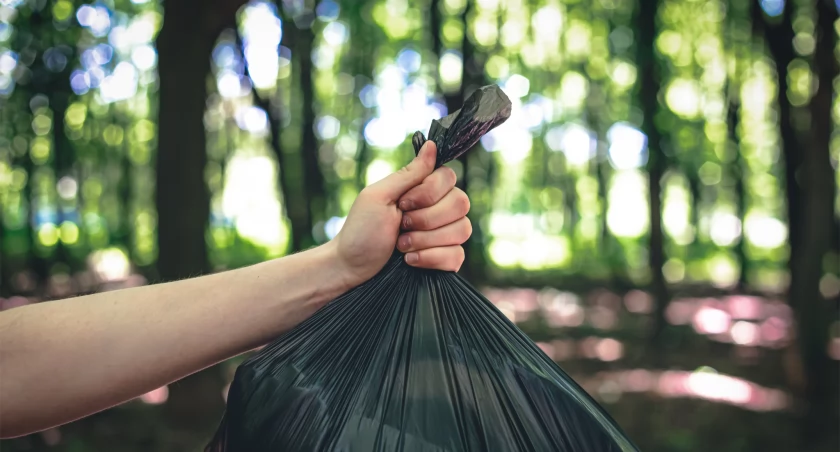 Zdjęcie: worek ze śmieciami Fot.: Freepik