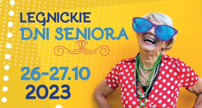 Zdjęcie: seniorka w okularach Fot.: UM Legnica