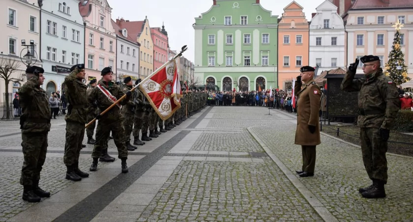 Zdjęcie: uroczystość przysięgi 23 Śląskiego Pułku Artylerii Fot.: mat.foto. 23 Śląski Pułku Artylerii