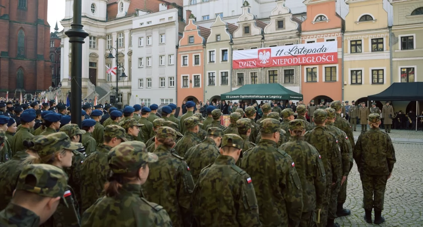 Zdjęcie: ślubowanie VII LO na rynku w Legnicy Fot.: Aga Jackiewicz