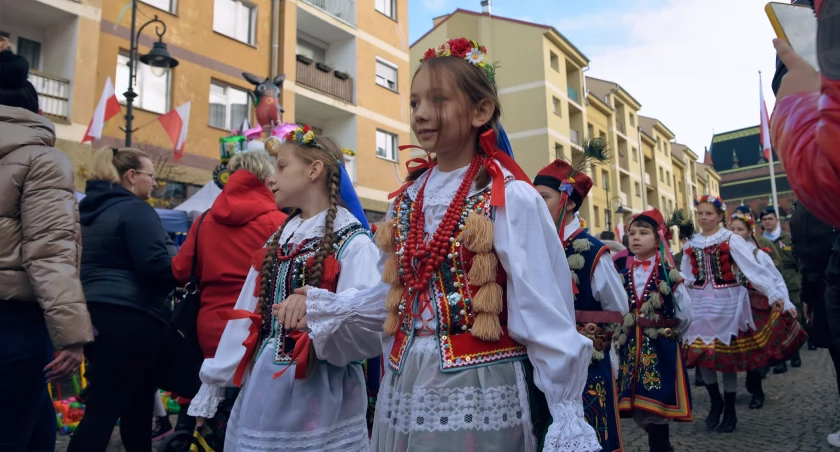 Zdjęcie: polonez na legnickim rynku Fot.: Aga Jackiewicz