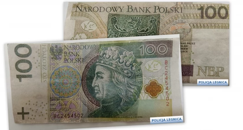 Zdjęcie: Awers i rewers fałszywego banknotu zabezpieczonego przez policję w Prochowicach. Fot. Komenda Miejska Policji w Prochowicach