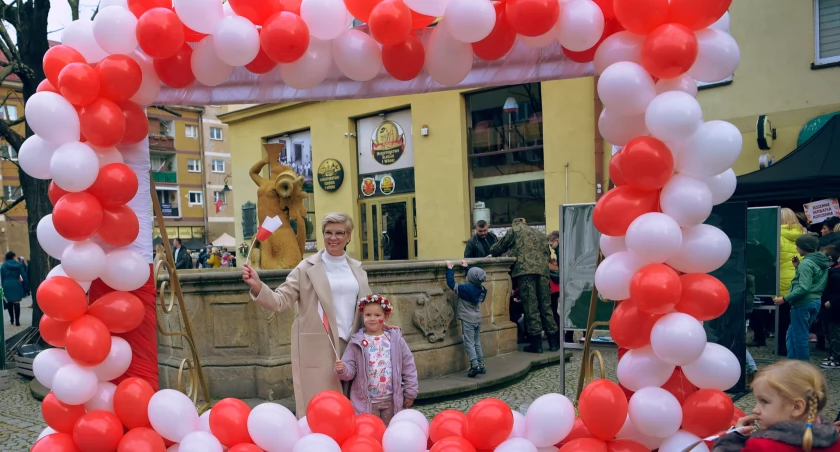 Zdjęcie: uczestniczki Pikniku patriotycznego Fot.: Aga Jackiewicz