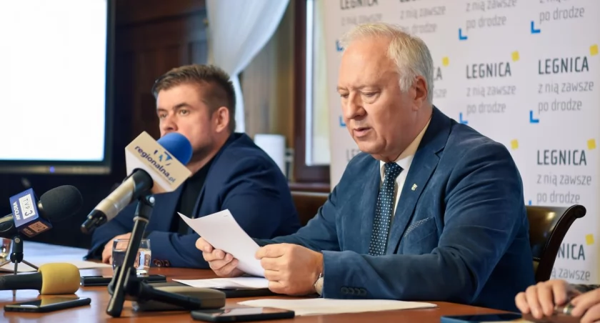 Zdjęcie: Prezydent Legnicy Tadeusz Krzakowski i szef PINB Paweł Kuźniar. Fot. Aga Jackiewicz.