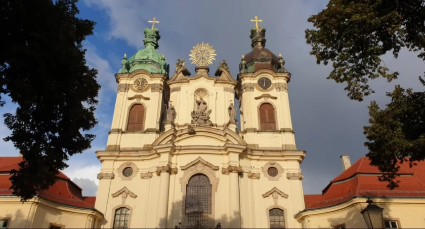Zdjęcie: Bazylika w Legnickim Polu. Fot. Andrzej Trzeciak