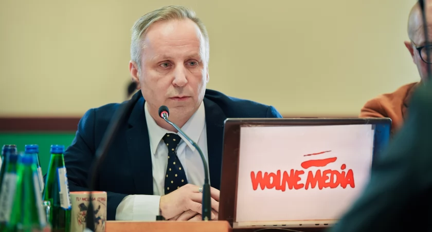 Zdjęcie: Radny Andrzej Lorenc na sesji Rady Miejskiej Legnicy. Fot. Aga Jackiewicz