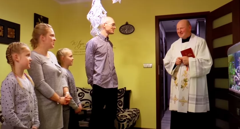 Zdjęcie: Wizyta kolędowa w Gliwicach. Źródło: YouTube/ TvImperium