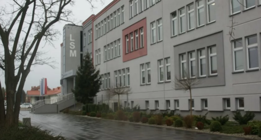 Zdjęcie: Siedziba Legnickiej Spółdzielni Mieszkaniowej w Legnicy. Fot. Piotr Kanikowski