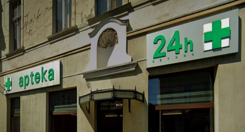 Zdjęcie: szyld apteki 24h