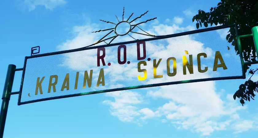 Zdjęcie: Brama ROD Kraina Słońca. Fot. Facebook.pl/ ROD Kraina Słońca