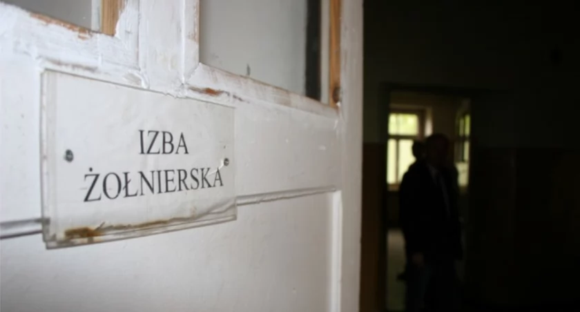 Zdjęcie: Jeden z wojskowych budynków przekazanych Fundacji Związku Polaków m. Kijowa. Fot. Piotr Kanikowski