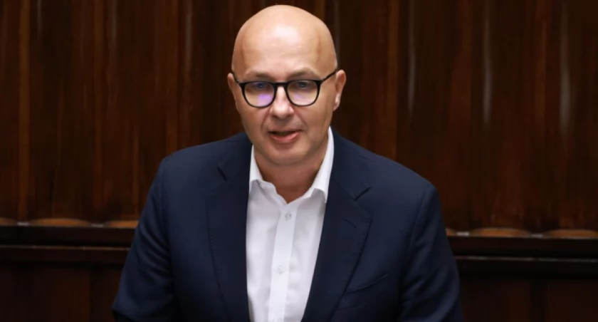 Zdjęcie: Robert Kropiwncki, wiceminister aktywów państwowych, w Sejmie.