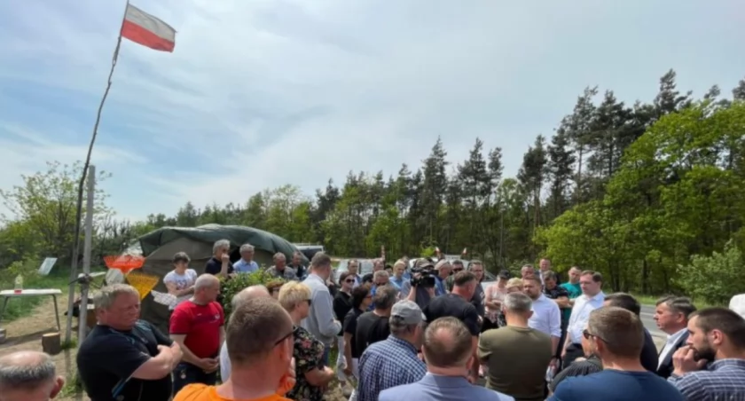 Zdjęcie: Protest w Czernikowicach. Źródło: Facebook/ Suwerenna Polska