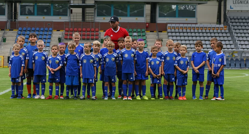 Zdjęcie: Jedna z drużyn Akademii Piłkarskiej Miedzi. Fot. B.Hamanowicz/ Miedzlegnica.eu