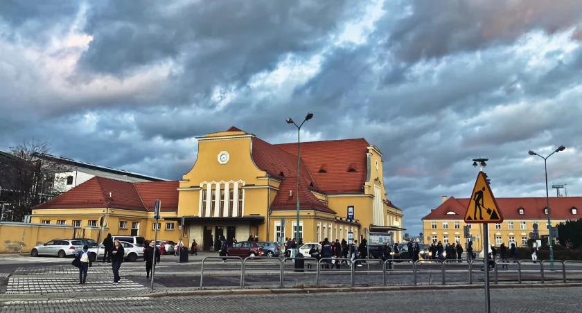 Zdjęcie: dworzec PKP w Legnicy  Fot.: Aga Jackiwicz