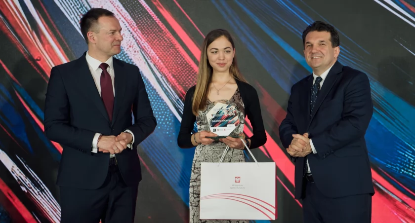 Zdjęcie: wręczanie wyróżnień Fot.: Aga Jackiewicz, zdjęcia w galerii Aga Jackiewicz/Andrzej Trzeciak