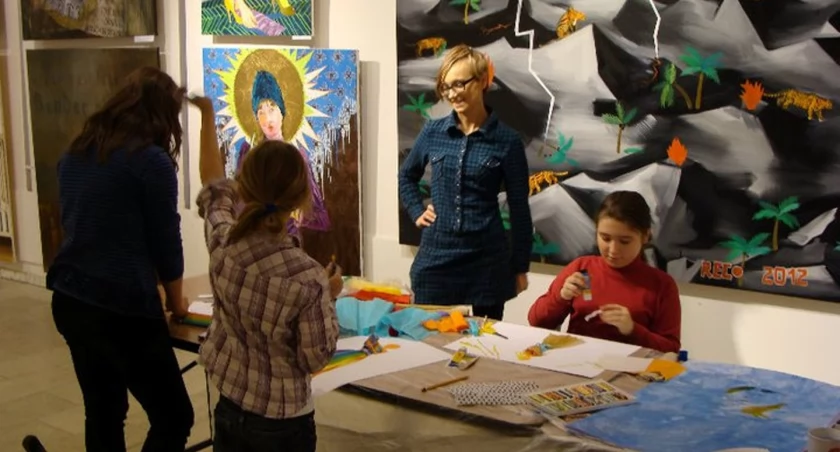 Zdjęcie: warsztaty w galerii Fot.: Galeria Sztuki