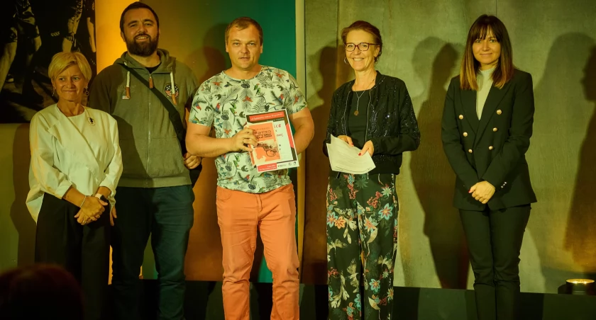Zdjęcie: Zwycięzcy i jury 68 OKR  Legnicy. Fot. Karol Budrewicz 