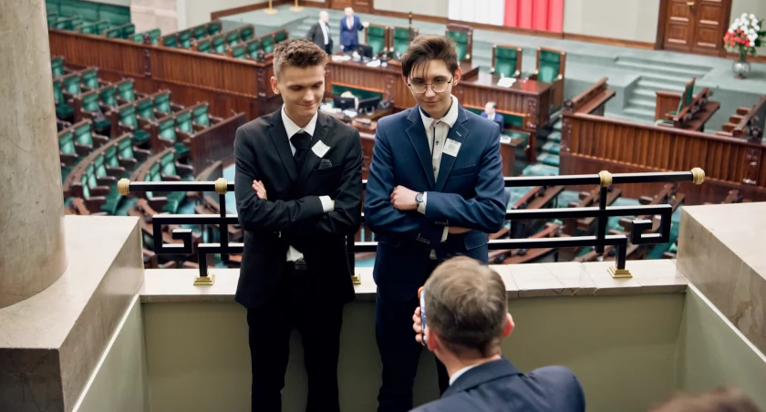 Zdjęcie: przedstawiciele Młodzieżowej Rady Miejskiej Legnicy Fot.: Aga Jackiewicz