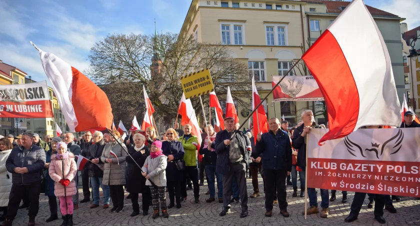 Zdjęcie: Manifestacja Wolnych Polaków w Legnicy. Fot. Aga Jackiewicz