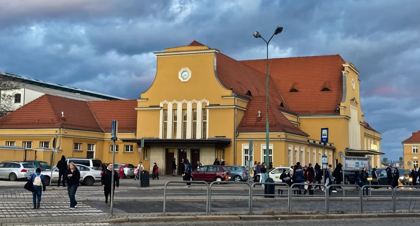 Zdjęcie: dworzec kolejowy w Legnicy Fot.: Aga Jackiewicz
