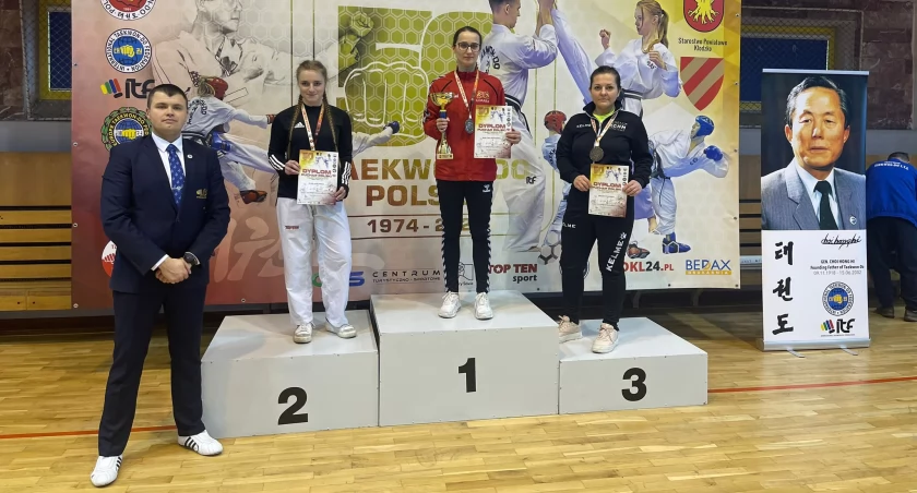 Zdjęcie: zawodnicy na podium Fot.: LKT