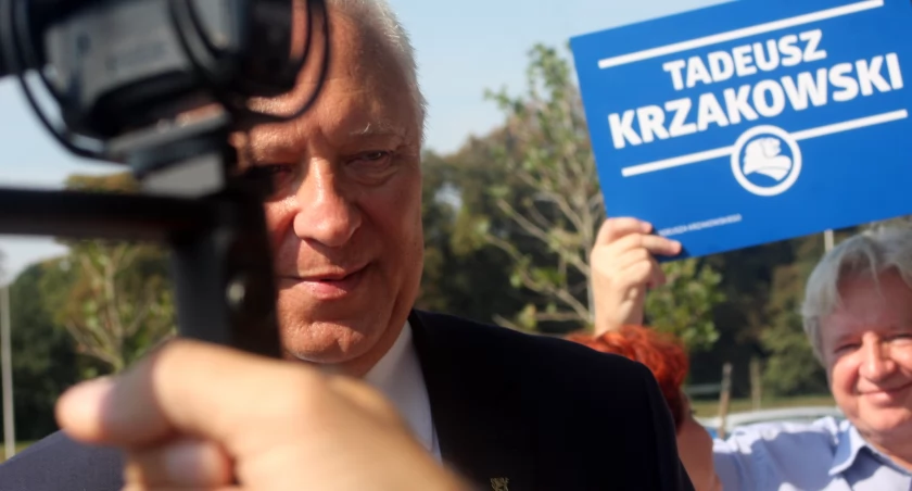 Zdjęcie: Tadeusz Krzakowski i Ryszard Kępa podczas kampanii wyborczej w 2018 r. Fot. Piotr Kanikowski