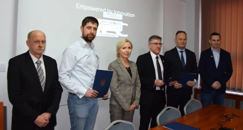 Zdjęcie: podpisanie umowy w Starostwie Powiatowym Fot.: Starostwo Powiatowe