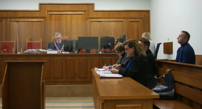 Zdjęcie: Rozprawa przed Sądem Okręgowym w Legnicy. W ławie oskarżonych Illia Ch. Fot. Piotr Kanikowski