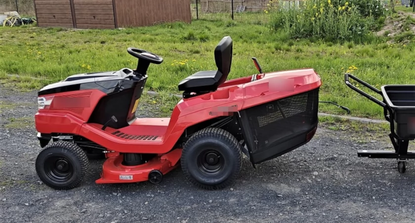 Zdjęcie: skradziony traktor do koszenia trawy Fot.: KMP