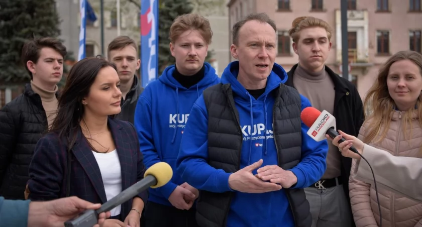 Zdjęcie: Konferencja prasowa Macieja Kupaja. Fot. Aga Jackiewicz