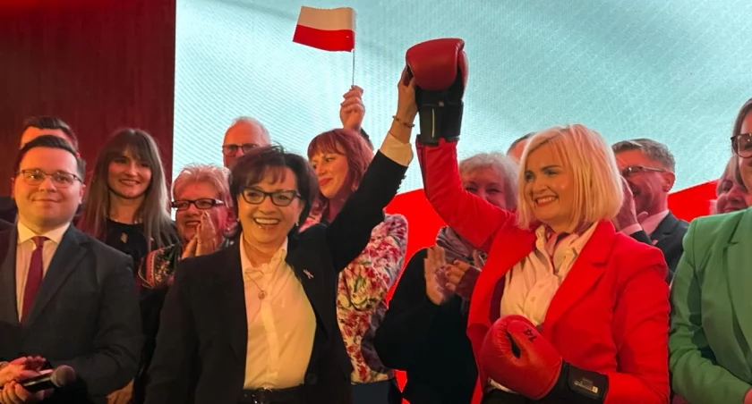 Zdjęcie: Konwencja wyborcza PiS w Legnicy, była marszałek Sejmu Elżbieta Witek i Joanna Śliwińska-Łokaj, kandydatka na prezydenta Legnicy. Źródło: X.com/ Elżbieta Witek