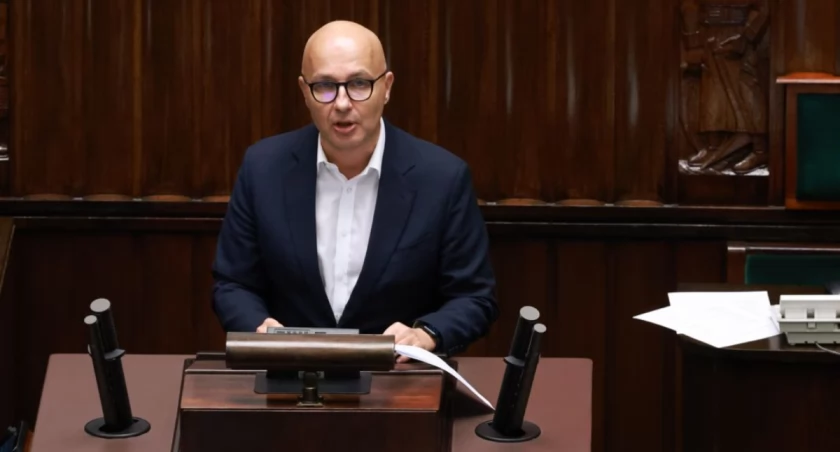 Zdjęcie: Robert Kropiwnicki, legnicki poseł KO, wiceminister aktywów państwowych.