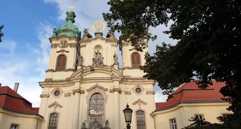 Zdjęcie. Bazylika w Legnickim Polu. Fot. Andrzej Trzeciak.