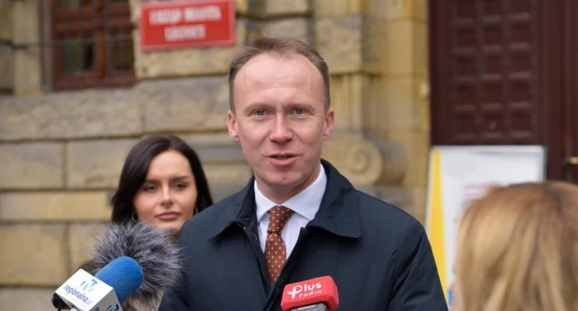 Zdjęcie: Maciej Kupaj, prezydent elekt Legnicy. Fot. Aga Jackiewicz