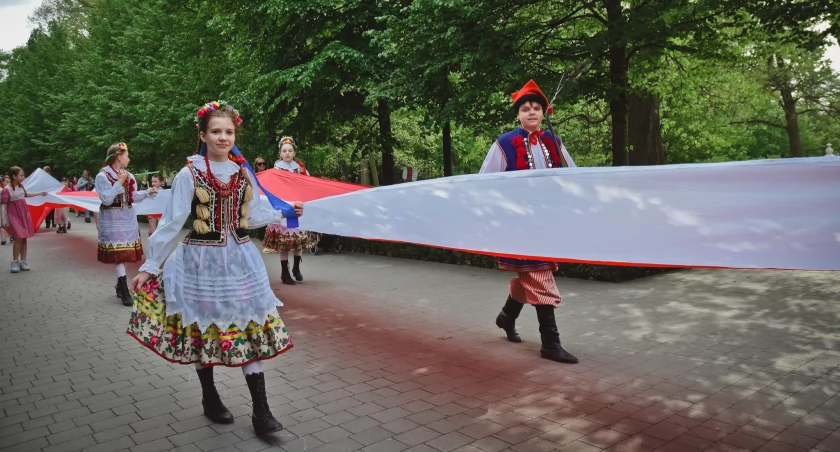 Zdjęcie: Dzień Flagi 2024 w legnickim parku Fot.: Aga Jackiewicz