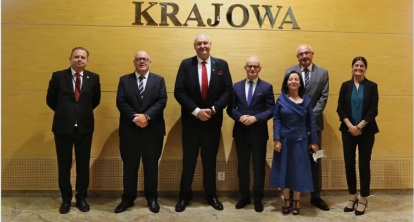 Zdjęcie: Jedno ze spotkań w Prokuraturze Krajowej. Pierwszy od lewej Piotr Kowalczyk. Drugi od prawej Michał Ostrowski.Fot. Prokuratura Krajowa