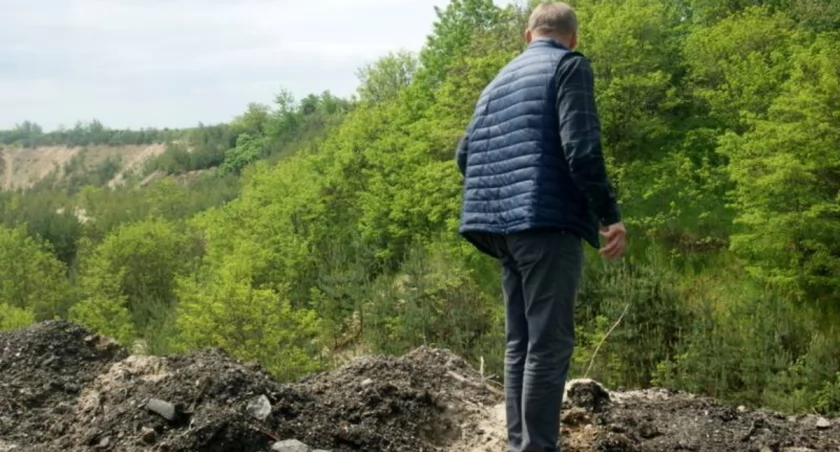 Zdjęcie: Adam Kopyra, prezes spółki Eko Hybryd, w żwirowni w Czernikowicach. Fot. Piotr Kanikowski 