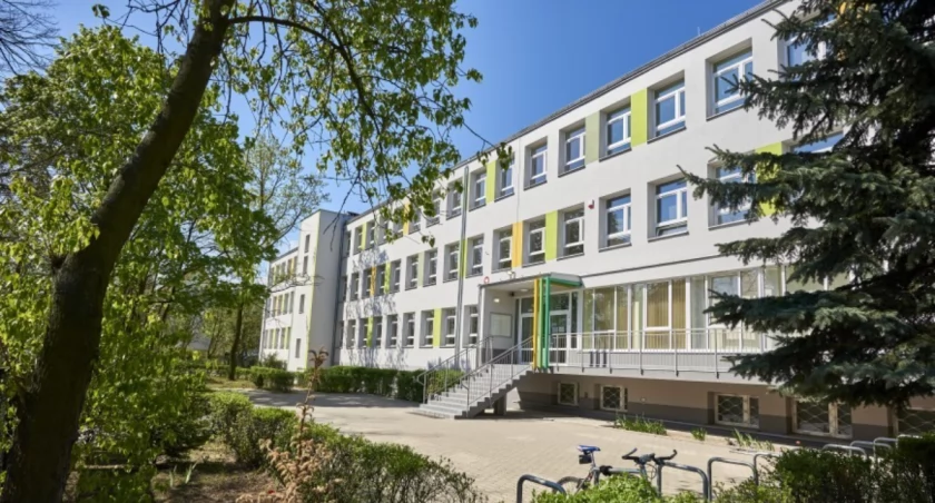Zdjęcie: budynek szkoły Fot.: UM Legnica
